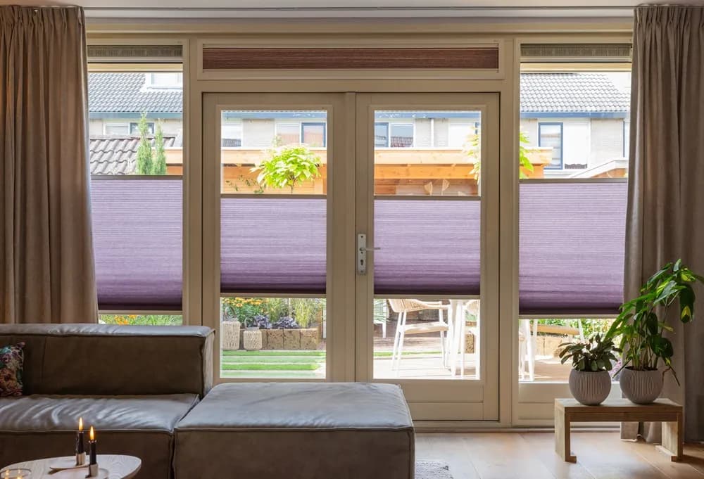 Raamdecoratie op maat besteld en geleverd